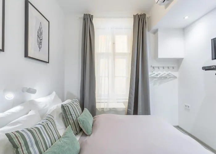 Modern Cozy Studio At The Center